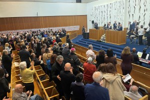 Governor Kathy Hochul Visits Great Neck