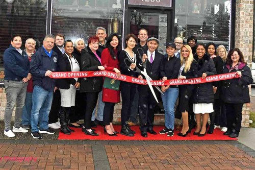 Members of the Greater New Hyde Park Chamber of Commerce and village and town electeds pose with the staff of Pho Island. (Credit: Ed Stone Photography)