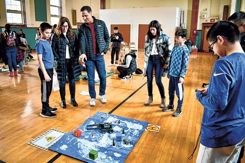 Munsey Park fifth-graders showed their family members how to complete the challenge during the school’s Robotics Expo. (Photos by Manhasset Public Schools)