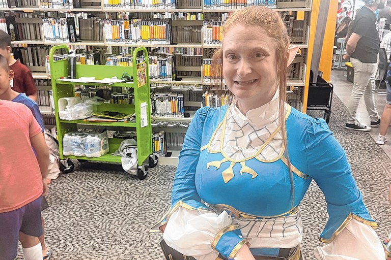 SY_SYCON_092023_A Syosset Public Library Community
Engagement Specialist Jessikah
Chautin. (Photos by Jennifer Corr)