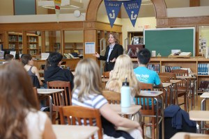 Supervisor DeSena Meets With Manhasset High School Social Studies Honor Society