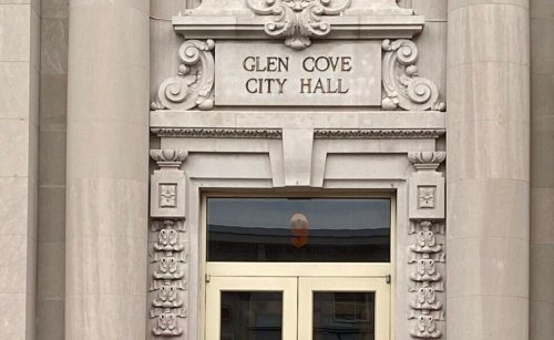 MoodyRating_A Glen Cove City Hall (Photo by Jennifer Corr)