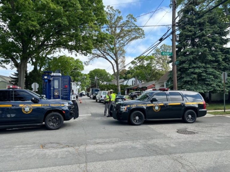 State and Suffolk police search the Massapequa Park home of suspected Gilgo Beach killer Rex Heuermann. (Michael Malaszczyk/Long Island Press)