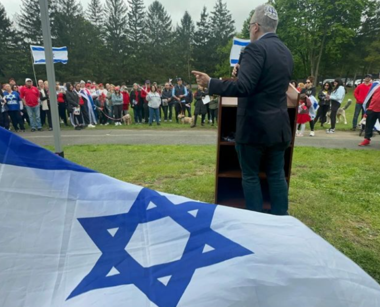 RunLives_C The walk for Hamas’ hostages continues with vast support from the local community. (Photos courtesy of Carmit Rosenvig on Facebook)