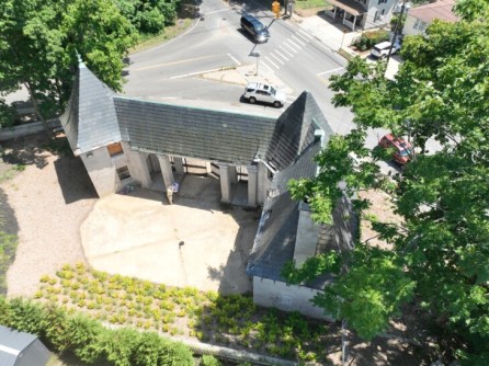 Drone A The roof of the Mackay Estate Gate Lodge is in need of repair. (All drone photographic images courtesy of James Hogarty.)