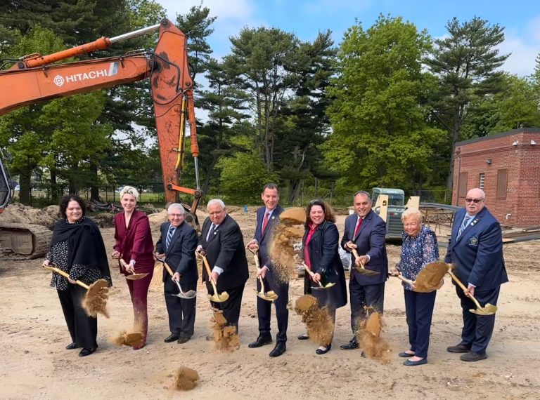 (Photo courtesy of the Office of Congressman Suozzi)