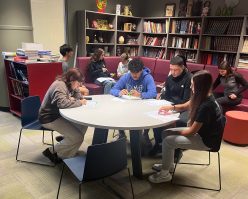 Roslyn seniors participate in National Voter Registration Day