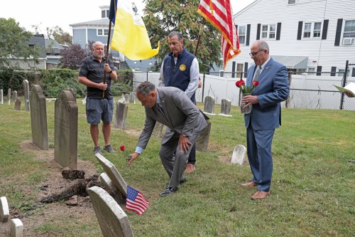 Saladino laid a rose on the graves of the soldiers