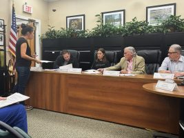 Roslyn Estates residents express concern over antenna proposal